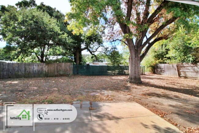 Building Photo - 6482 Leonard Dr