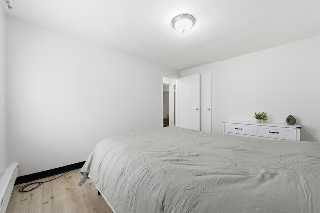 Building Photo - 298 Lumar Dr