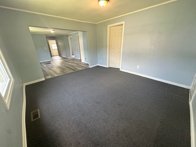 Building Photo - Single Family Home