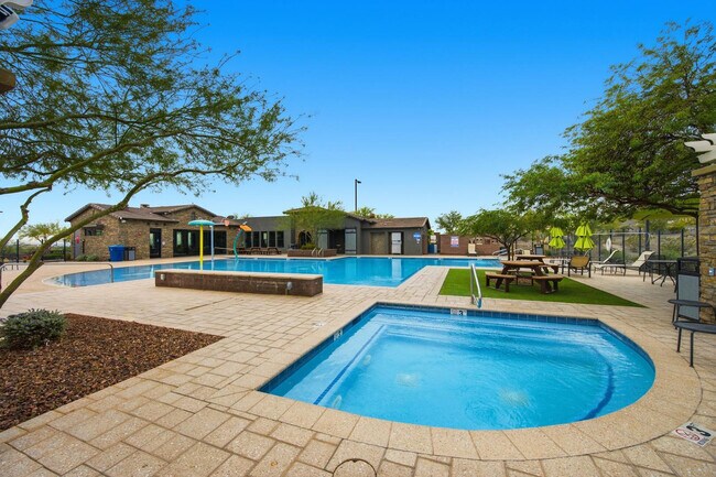 Building Photo - 21359 W Alvarado Rd