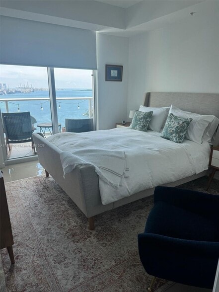 Building Photo - 300 S Biscayne Blvd