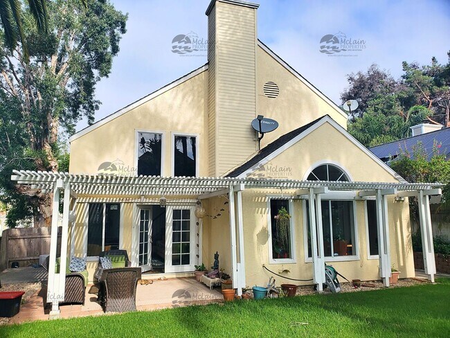 Building Photo - 3 Bedroom, 2.5 Bathroom in Rancho Del Oro!