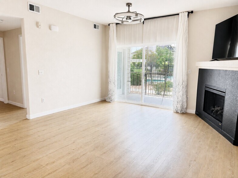 Building Photo - 15700 E Jamison Dr