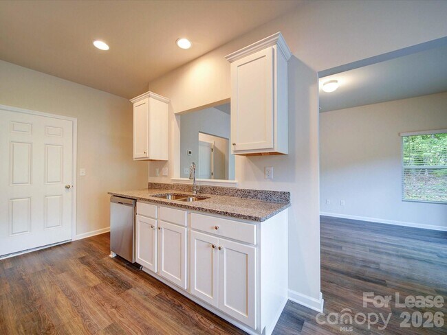 Building Photo - 916 S Battleground Ave
