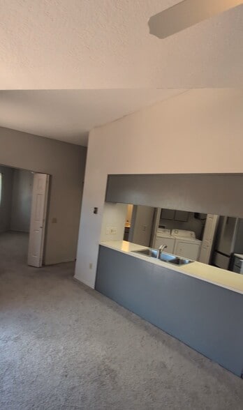 Building Photo - 4944 Summit Cir