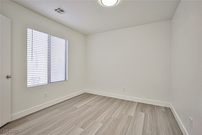 Building Photo - 4757 Englewood Ave