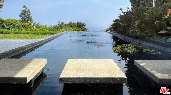 Building Photo - 15146 Mulholland Dr