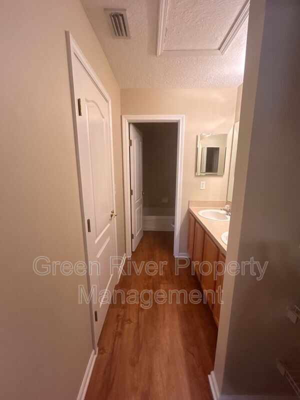 Building Photo - 2120 Stone Creek Dr