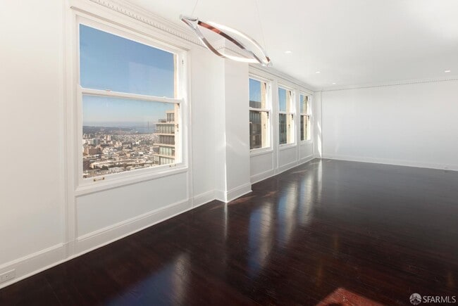 Building Photo - 1250 Jones St