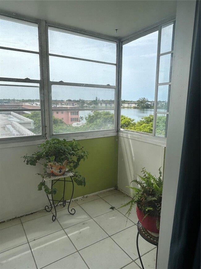 Building Photo - 1401 NE Miami Gardens Dr