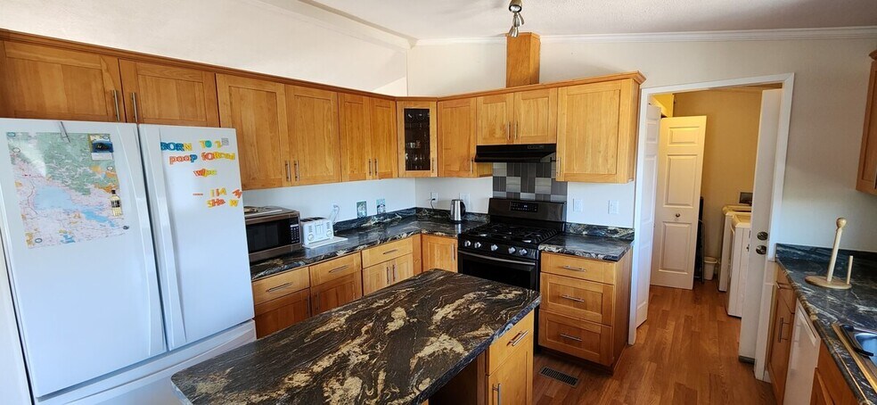 Kitchen - 2844 Marina View Dr