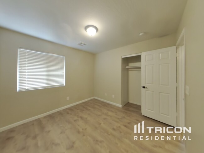 Building Photo - 1339 E Saguaro Trail