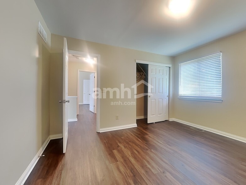 Building Photo - 8420 Stratford Ct