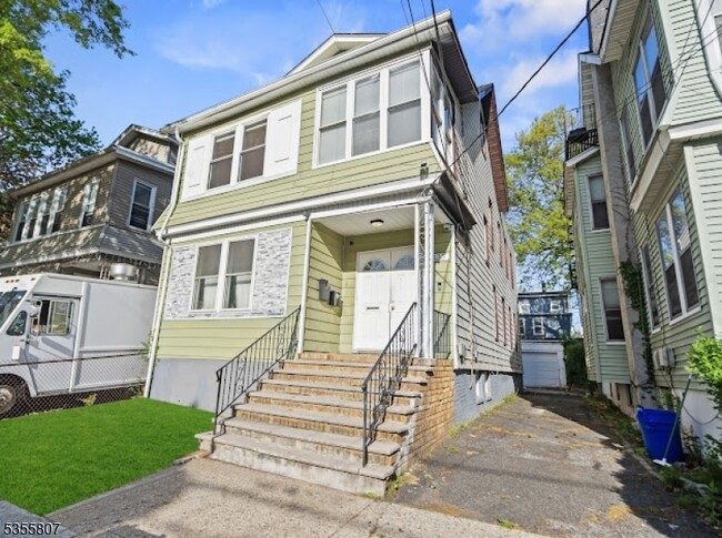 Primary Photo - 125 Columbia Ave