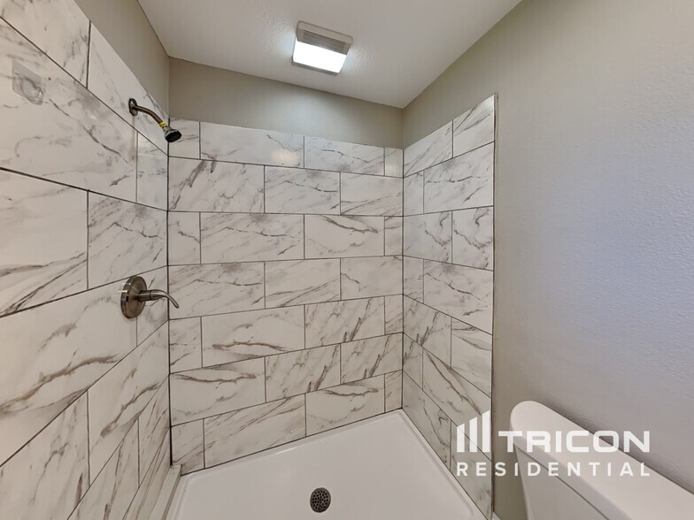 Building Photo - 2933 Unity Tree Dr