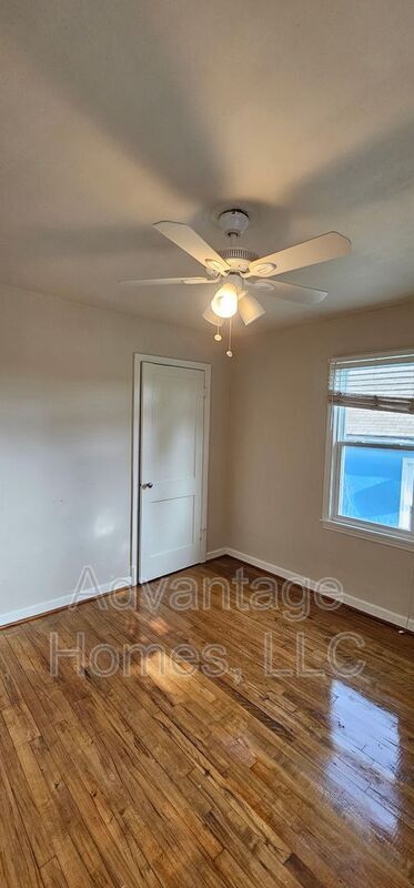 Building Photo - 4504 Terrace St