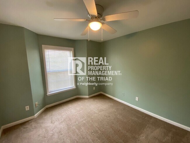 Building Photo - Two Bed / Two Bath Condo near Urban Loop