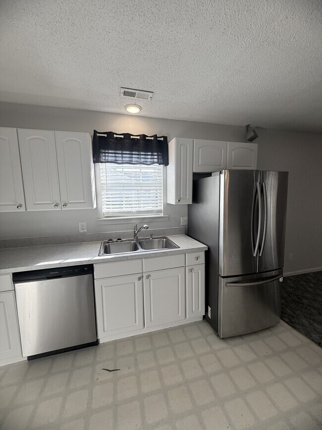 Building Photo - 1132 Lancelot Ln