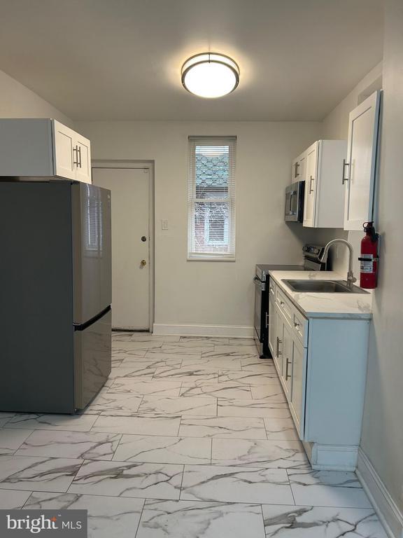 Building Photo - 2736 N Croskey St