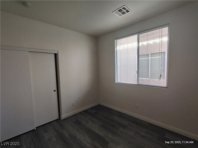 Building Photo - 5526 Cresent Valley St