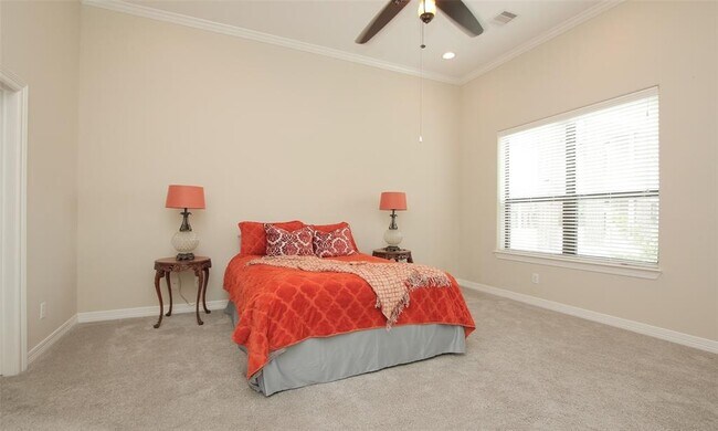 Building Photo - 908 Garden Oaks Terrace