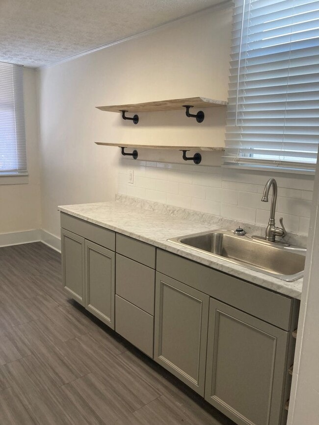 Building Photo - Two bedroom House For Rent S. Floyd Street