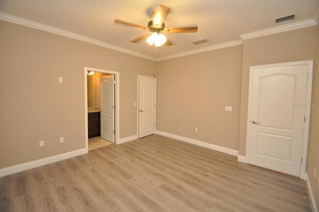 Building Photo - 11 Ullynn Pl