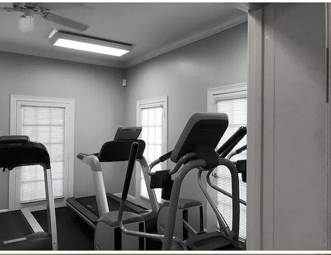 Building Photo - 56 Golf Club Dr