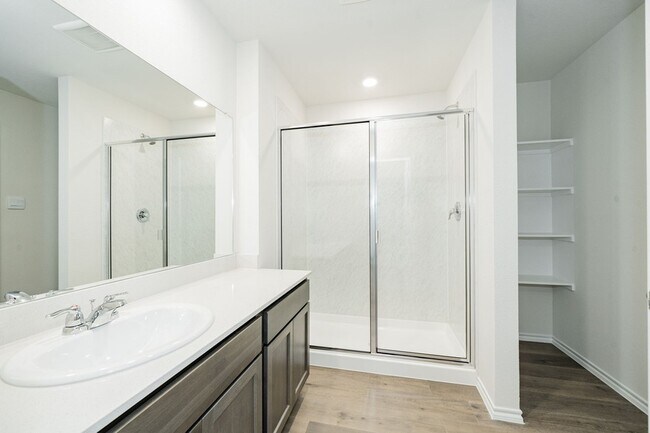 Building Photo - 2139 Thornton Dr