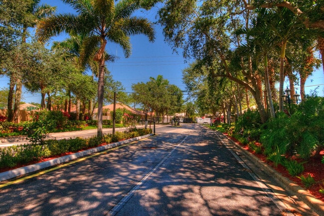 Building Photo - 13255 Royale Sabal Ct