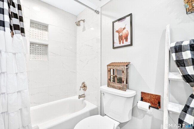 Building Photo - 401 Heritage Vlg
