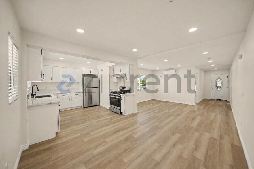 Building Photo - Unit