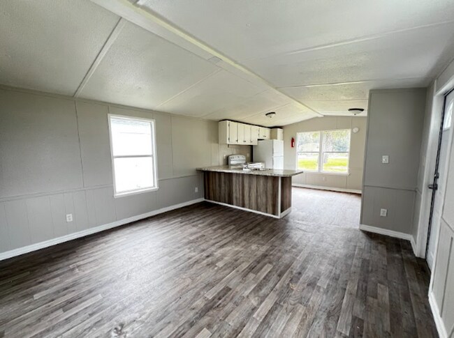 Primary Photo - ** ONE MONTH FREE RENT **