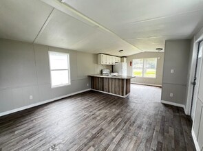 Building Photo - Welcome Home to Silver Lake