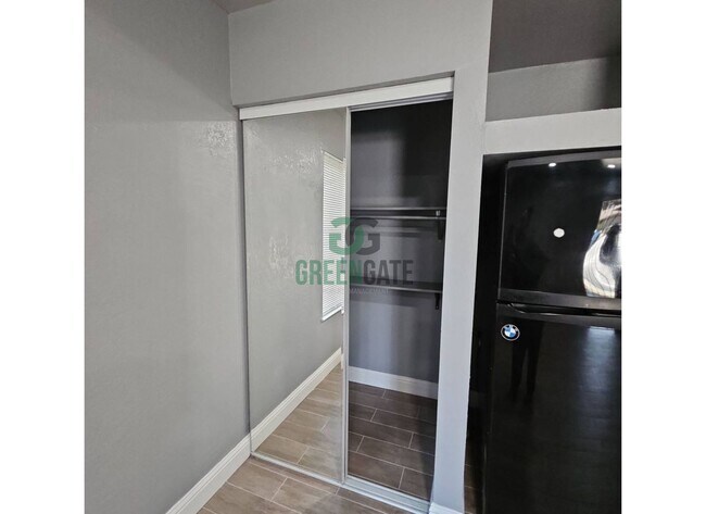 Building Photo - 3000 Carver Rd