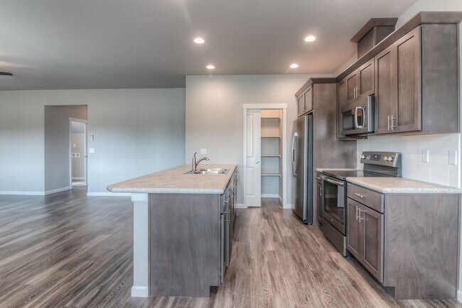 Building Photo - Ahtanum Crossing 2504