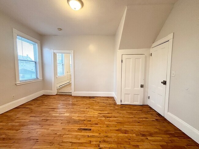 Building Photo - 92 Main St