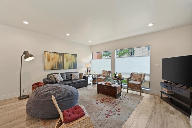 Building Photo - 1610 Hadley St