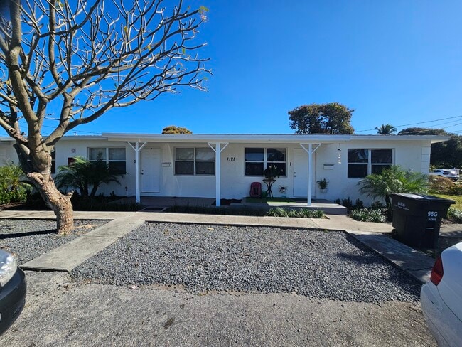 Building Photo - 1121 11th St