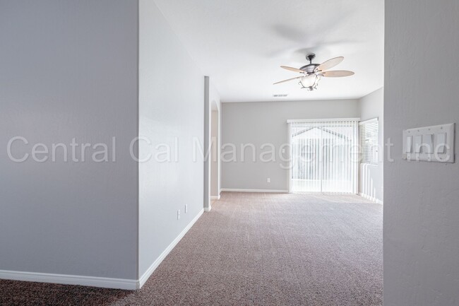 Building Photo - 3 Bedroom/2 Bath Home in Desired Southwest...