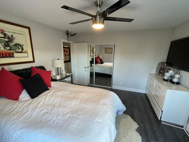 Building Photo - Newly Remodeled Home with HUGE Fenced Yard