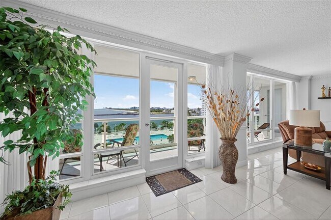 Building Photo - 2100 S Ocean Ln