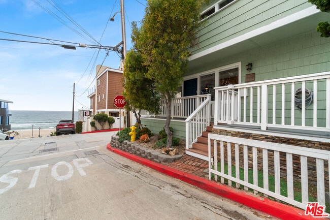 Building Photo - 115 44th St