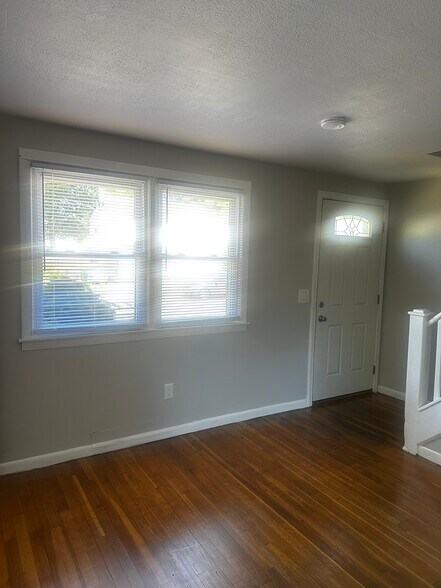 Building Photo - 72 Humbert St
