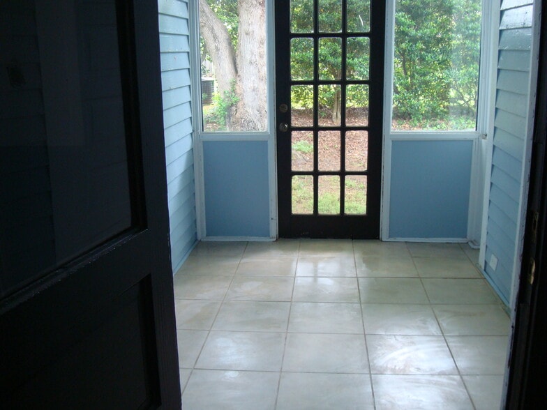 Building Photo - 309 W Council St