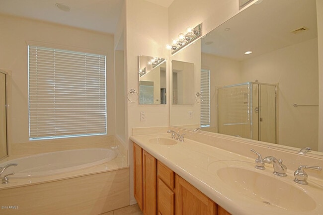 Building Photo - 41440 N Bent Creek Way