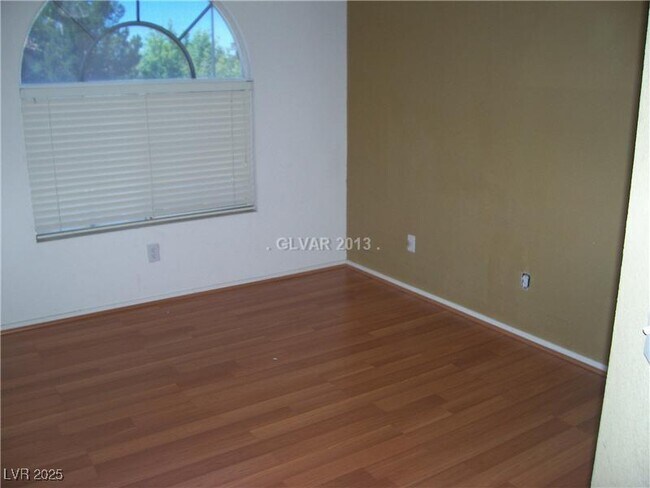 Building Photo - 1774 Silver Knoll Ave