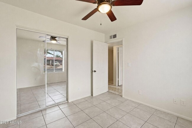 Building Photo - 4731 W Paradise Ln