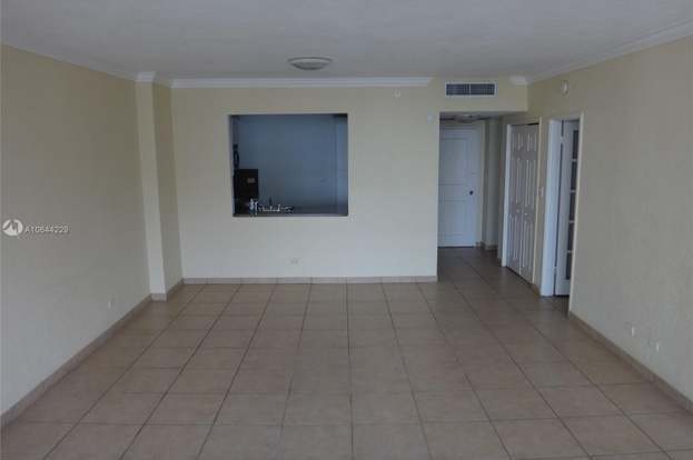 Building Photo - 5601 Collins Ave
