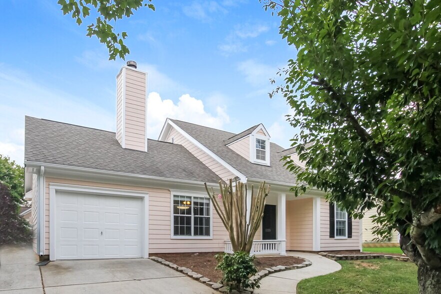 Building Photo - 1225 Larkspur Dr